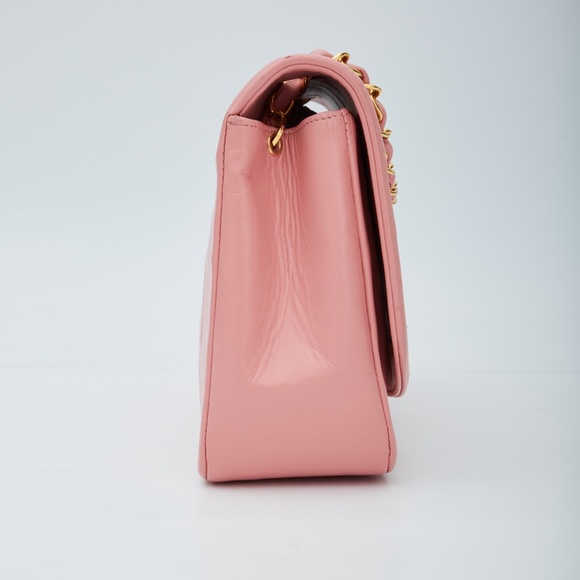 CHANEL VINTAGE PINK LAMBSKIN MEDIUM DIANA CLASSIC SINGLE FLAP BAG (Circa 1991) - Picture 3 of 10